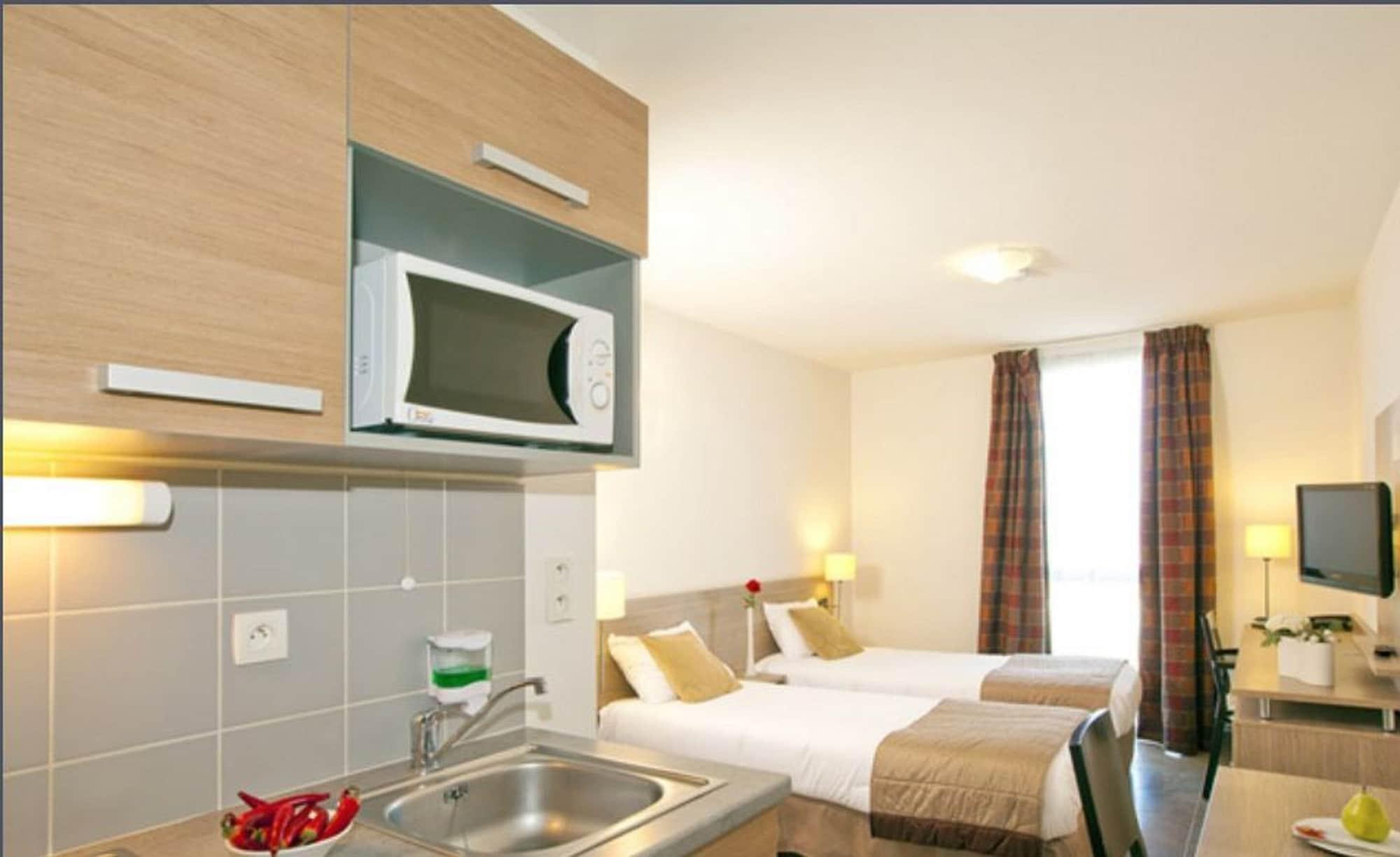 Apparthotel Sejours & Affaires Manosque Bagian luar foto