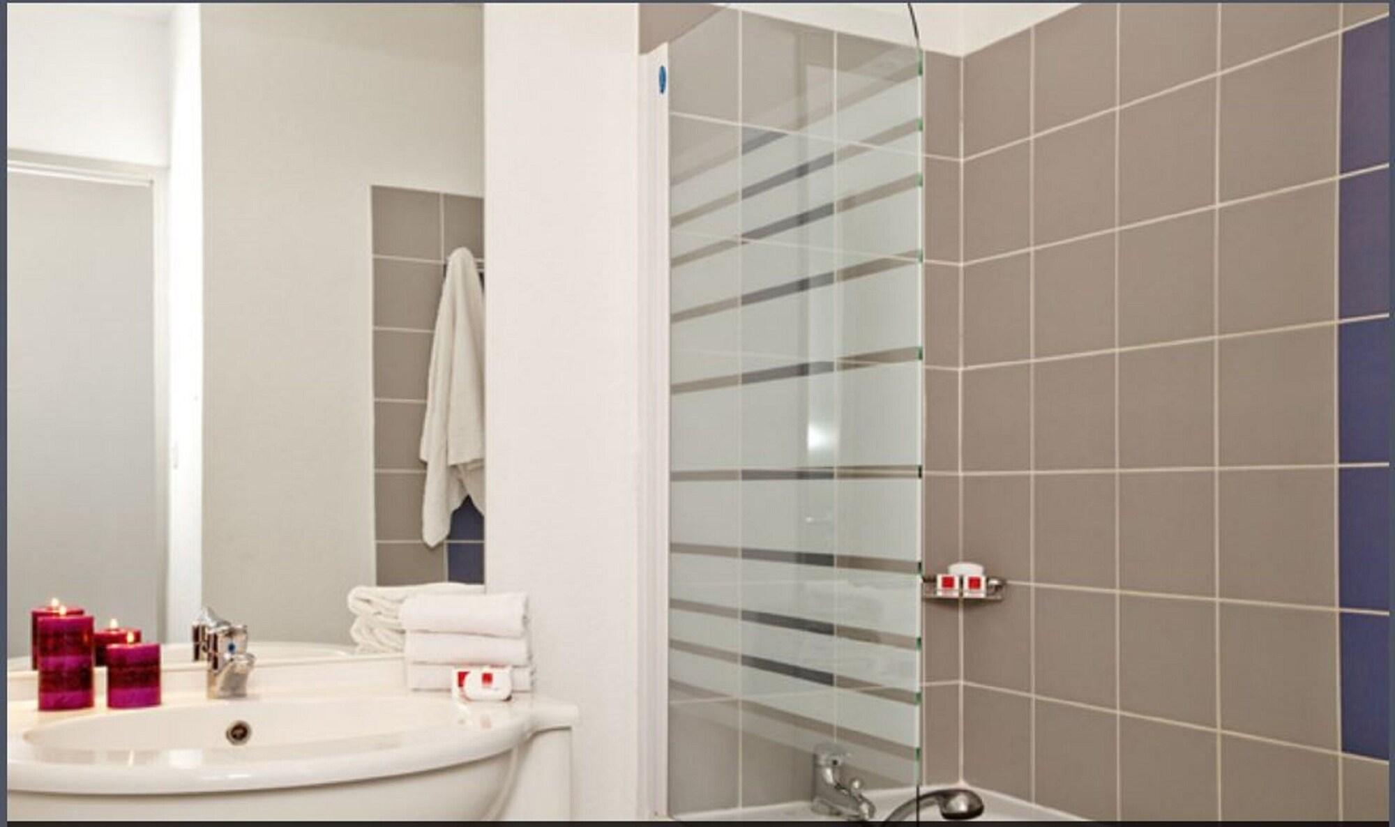 Apparthotel Sejours & Affaires Manosque Bagian luar foto
