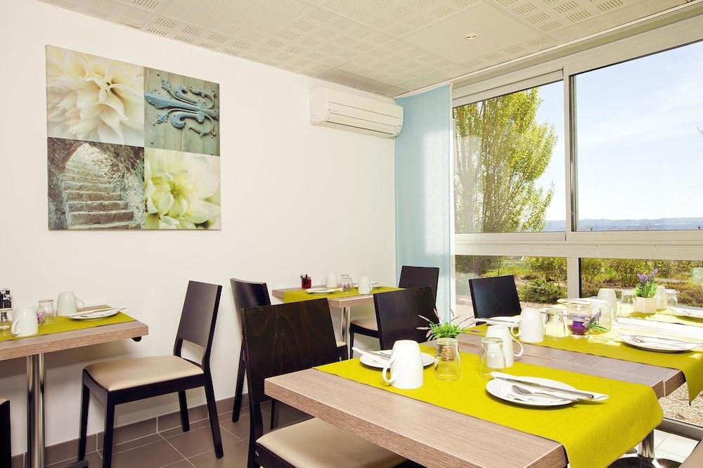 Apparthotel Sejours & Affaires Manosque Bagian luar foto