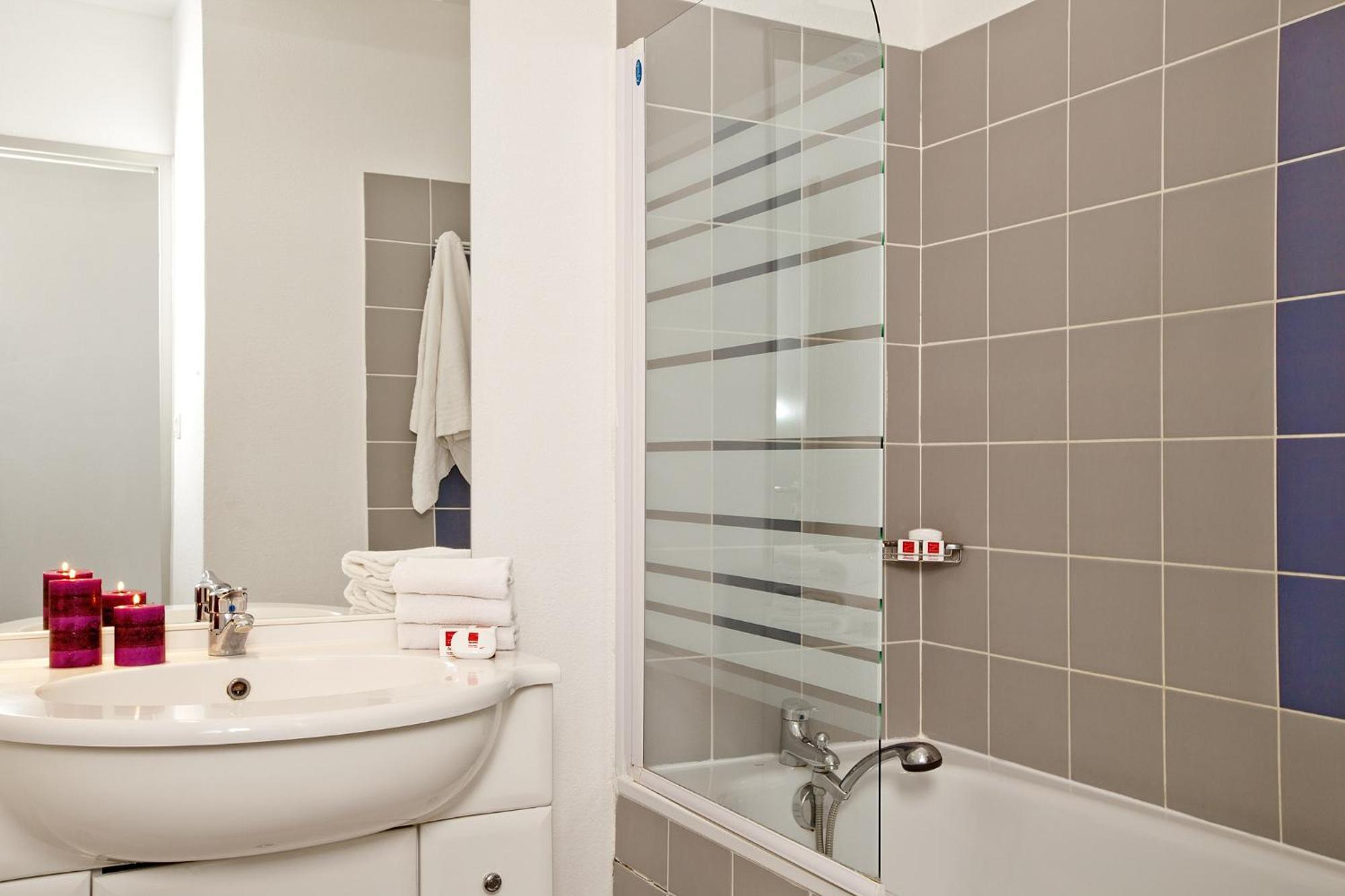 Apparthotel Sejours & Affaires Manosque Bagian luar foto