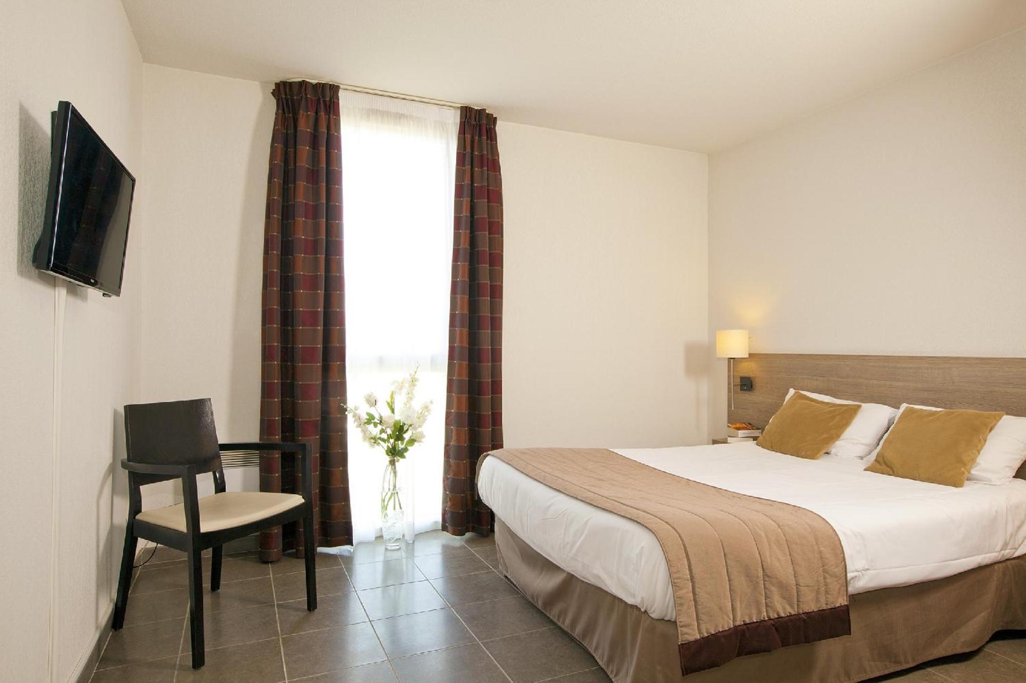 Apparthotel Sejours & Affaires Manosque Ruang foto