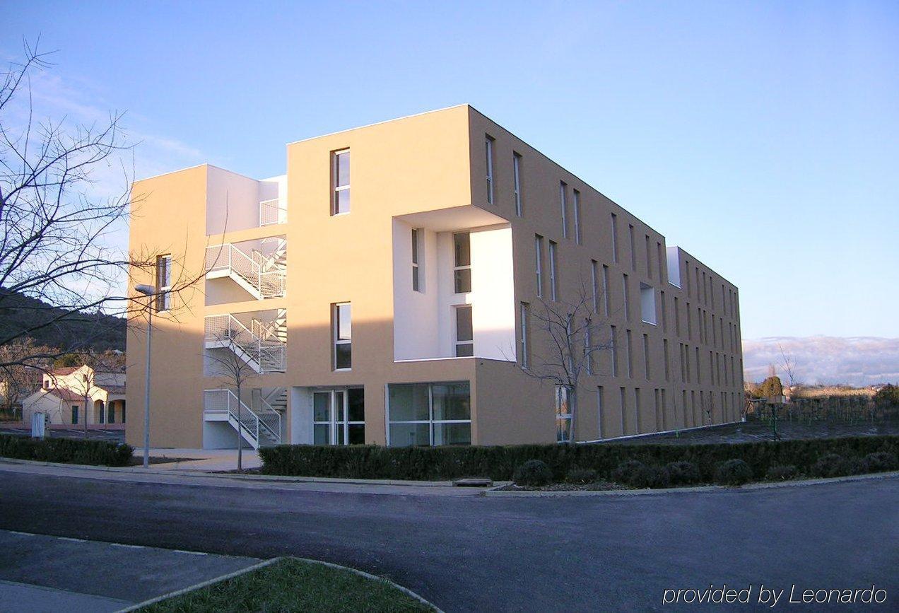 Apparthotel Sejours & Affaires Manosque Bagian luar foto