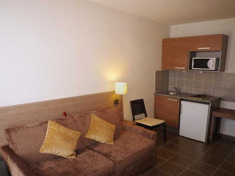 Apparthotel Sejours & Affaires Manosque Bagian luar foto