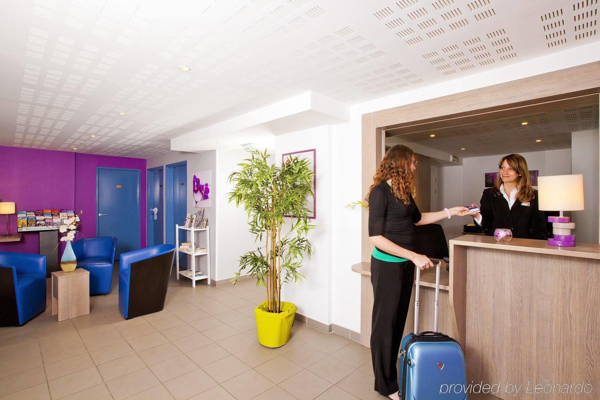 Apparthotel Sejours & Affaires Manosque Bagian luar foto