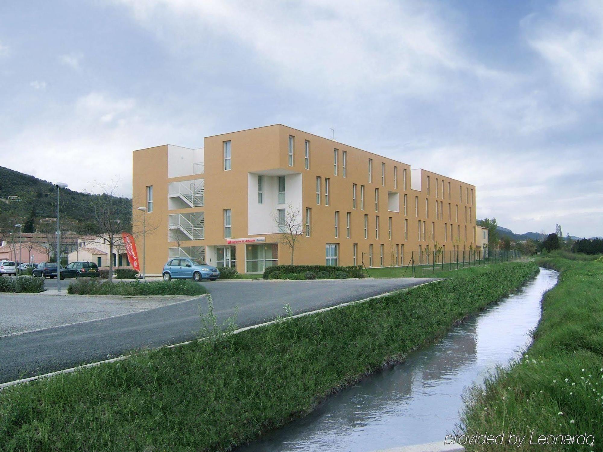 Apparthotel Sejours & Affaires Manosque Bagian luar foto