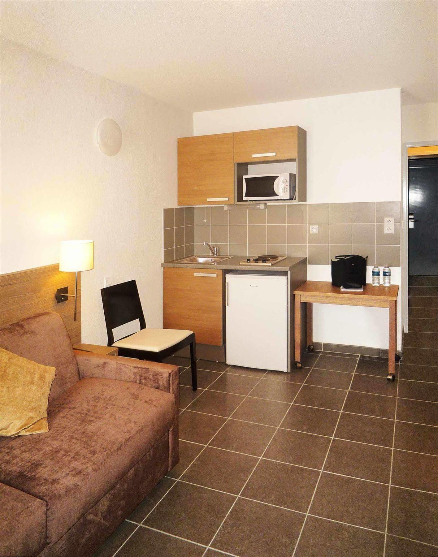 Apparthotel Sejours & Affaires Manosque Bagian luar foto