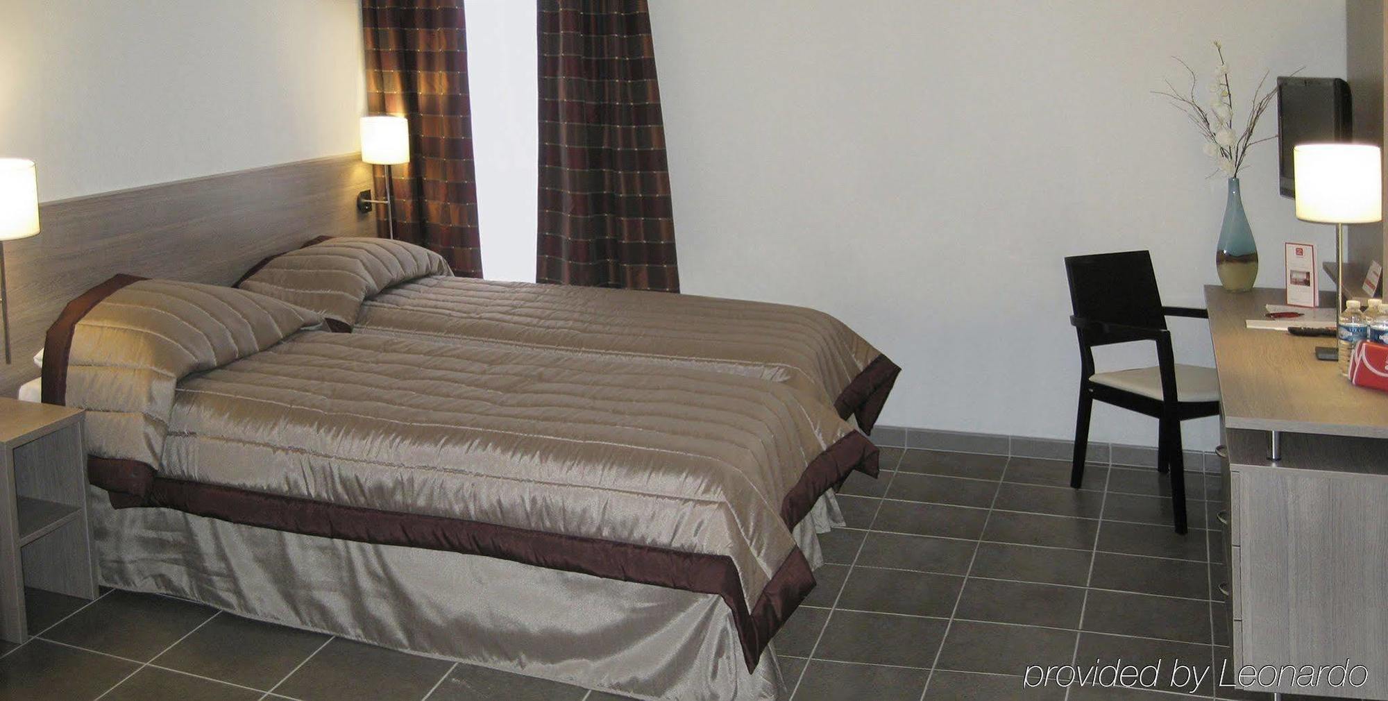 Apparthotel Sejours & Affaires Manosque Ruang foto