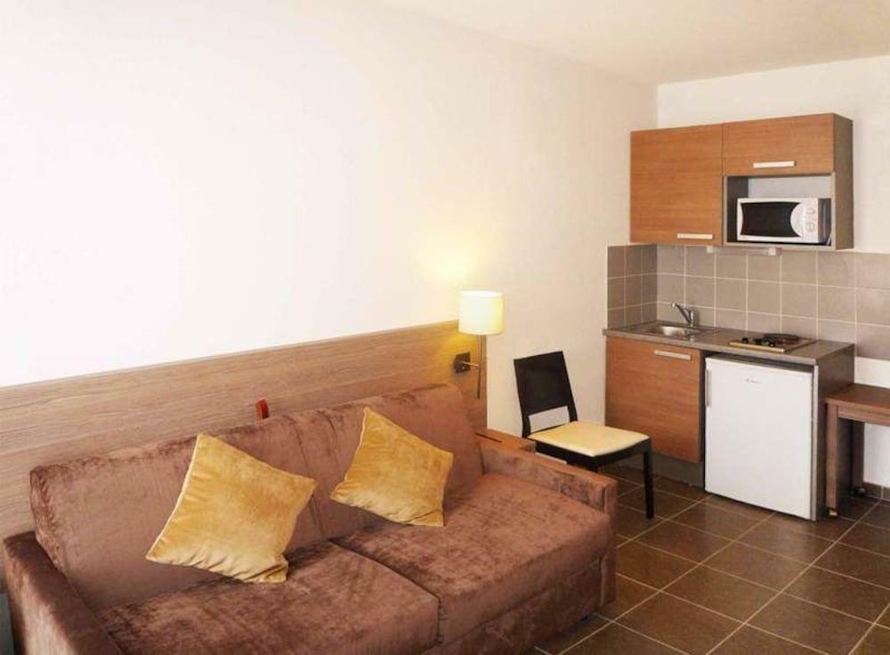 Apparthotel Sejours & Affaires Manosque Bagian luar foto