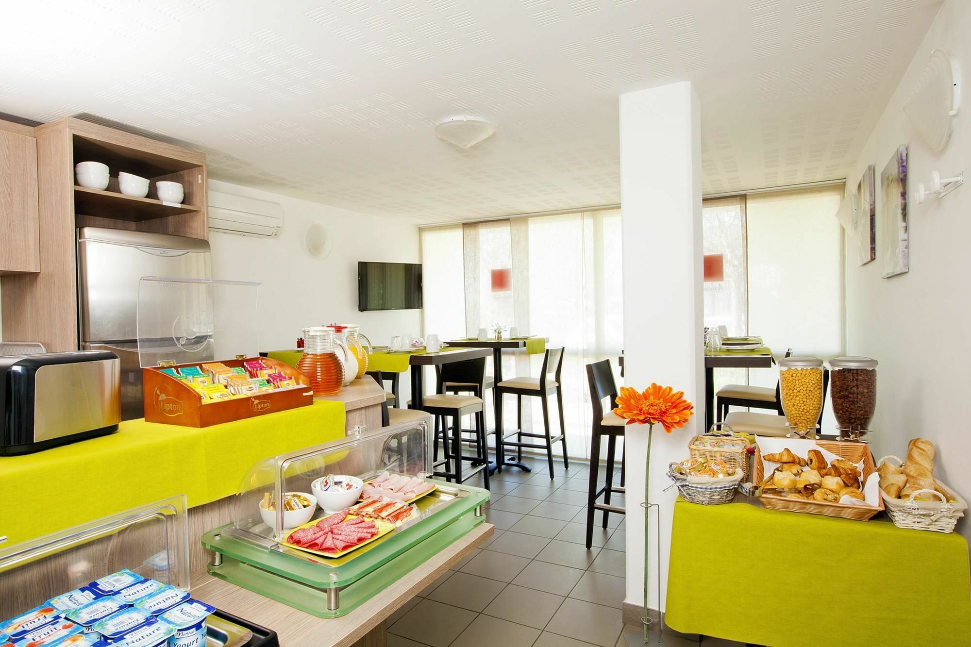 Apparthotel Sejours & Affaires Manosque Bagian luar foto